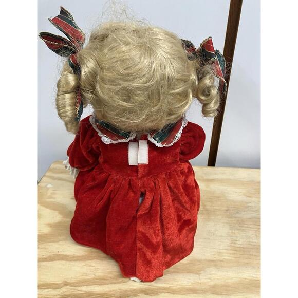 Seymour Mann HUG and HOLD Collector Musical Christmas Doll Plays Silent Night - Picture 6 of 7